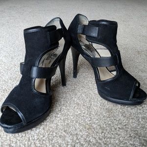 ❌SOLD Michael by Michael Kors black suede heels❌